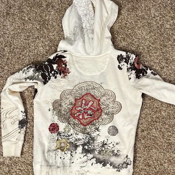 Lucky Brand Women's V-Neck Sweater with Graphic Designbox 28 - Picture 5 of 5